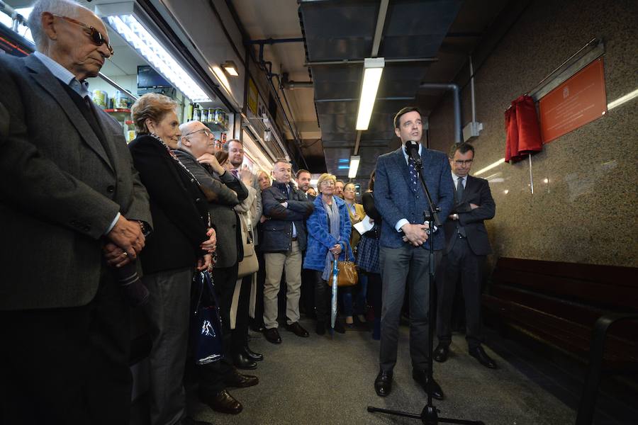 En el día que cumpliría 76 años, el también cronista oficial de la ciudad, que falleció el pasado mes de noviembre, fue el protagonista de un acto en el que se presentó las insignias con las que contará por la labor llevada a cabo