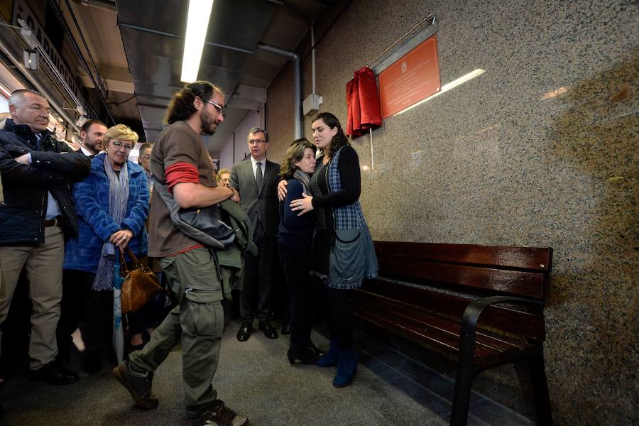 En el día que cumpliría 76 años, el también cronista oficial de la ciudad, que falleció el pasado mes de noviembre, fue el protagonista de un acto en el que se presentó las insignias con las que contará por la labor llevada a cabo