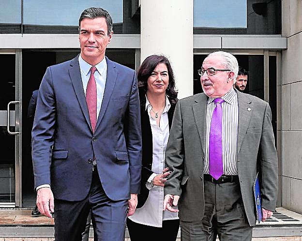 José Luis Mendoza, el pasado lunes, en Madrid, junto al presidente Pedro Sánchez. 