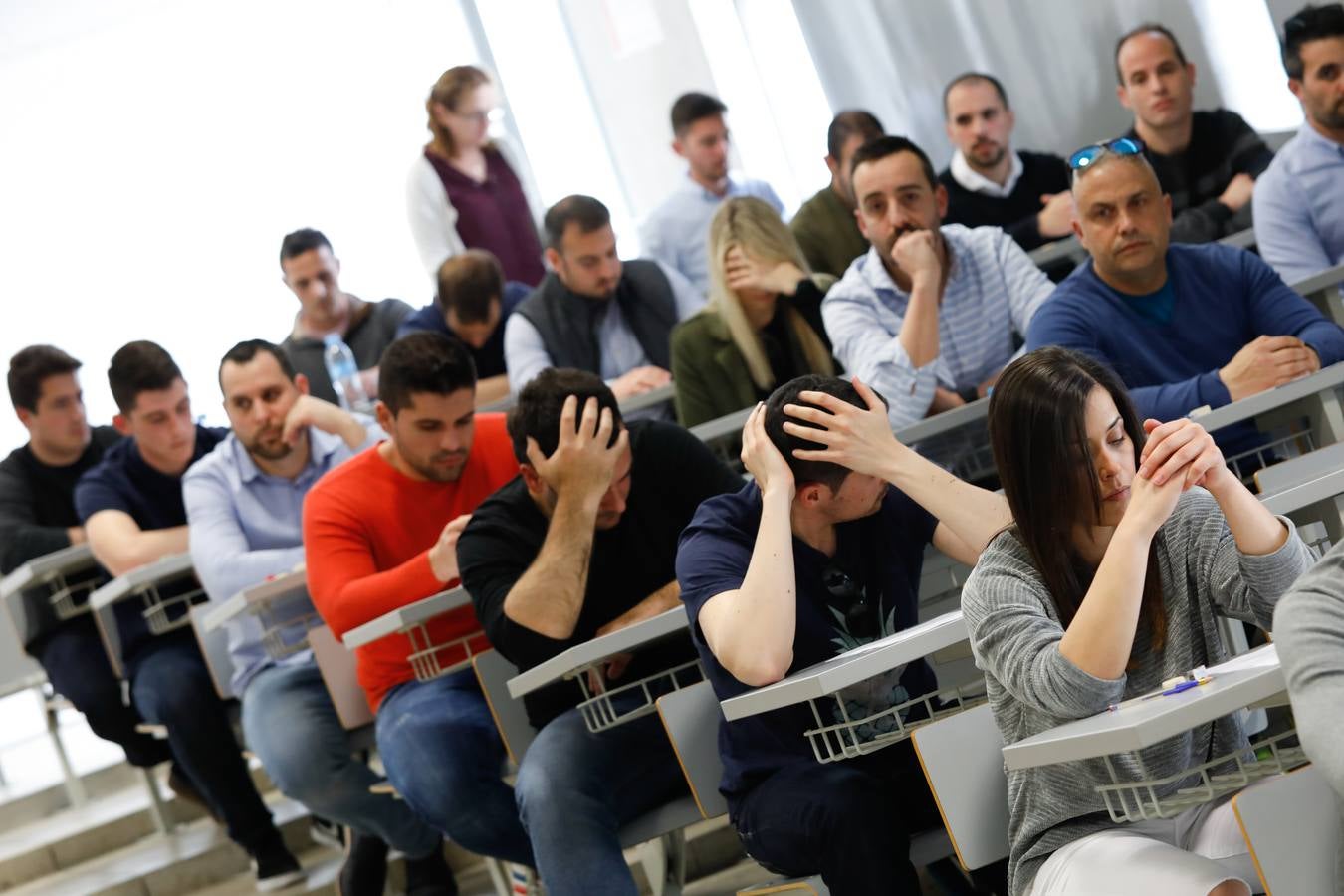 El Aulario del Campus de Espinardo acogió este viernes por la tarde prueba teórica, la primera de las cinco que tendrán que realiza los aspirantes