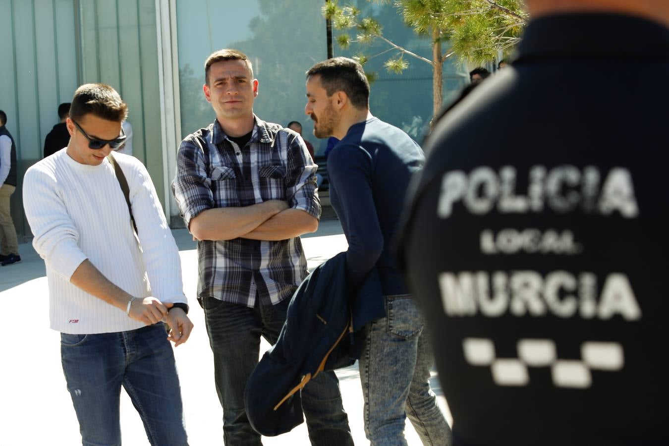 El Aulario del Campus de Espinardo acogió este viernes por la tarde prueba teórica, la primera de las cinco que tendrán que realiza los aspirantes