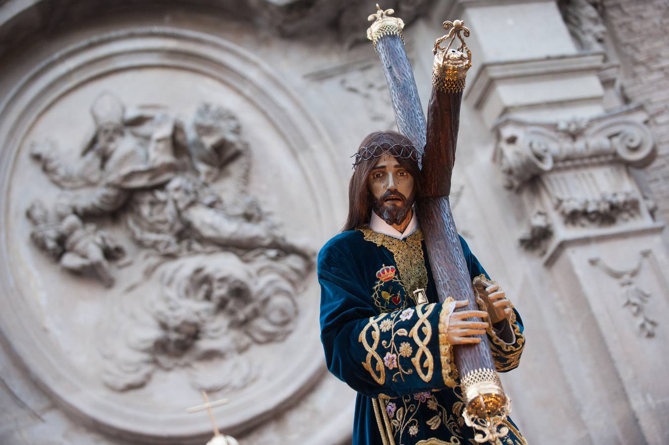 El paso de La Flagelación celebró su 25 aniversario en un desfile que cuajó de espectadores las calles más nazarenas