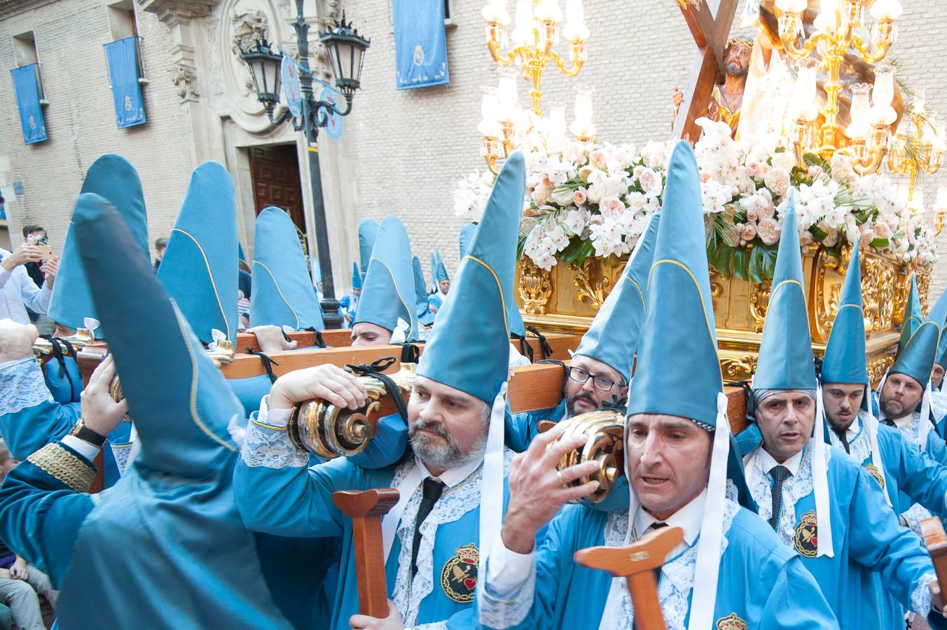 El paso de La Flagelación celebró su 25 aniversario en un desfile que cuajó de espectadores las calles más nazarenas