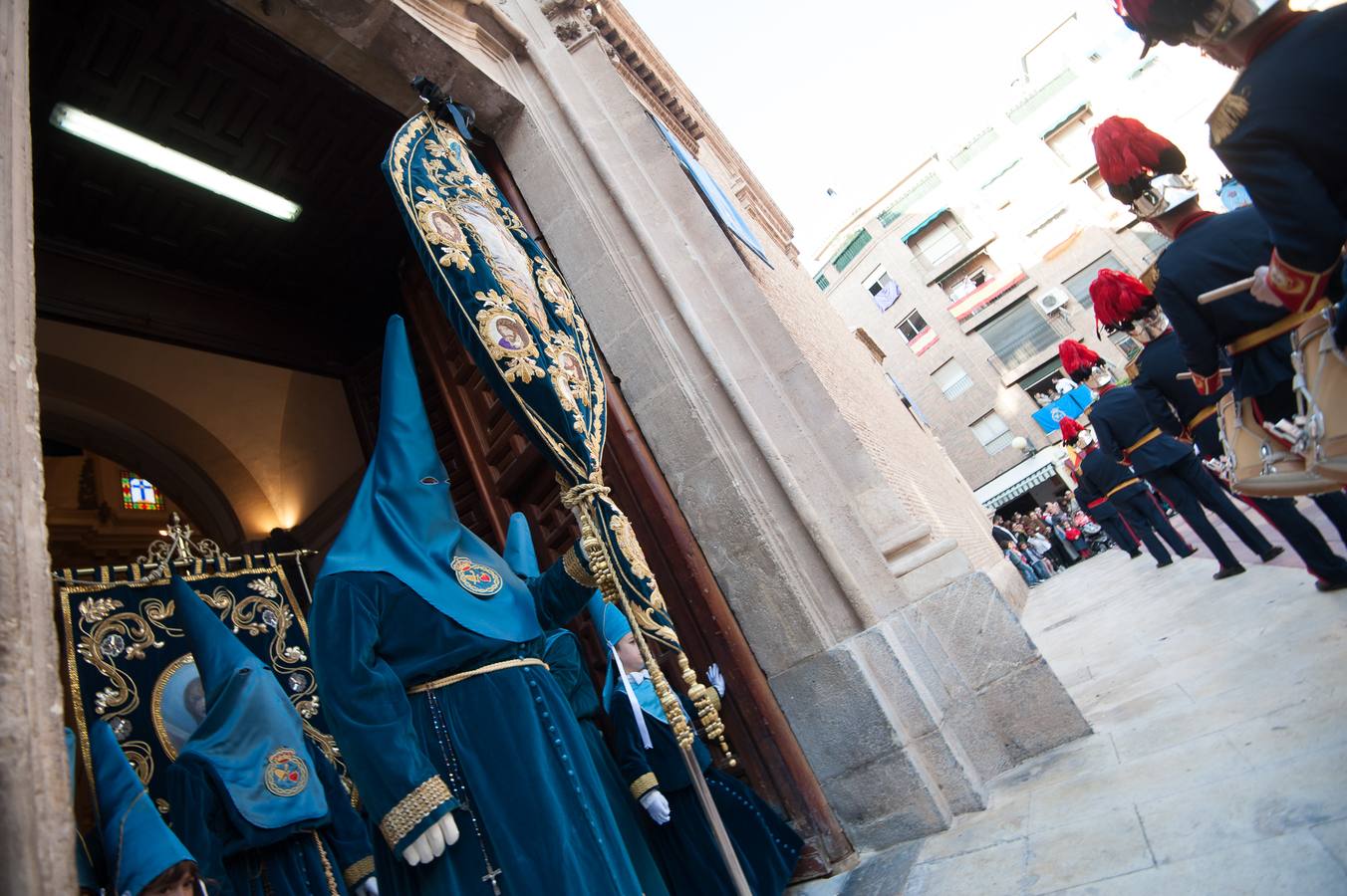 El paso de La Flagelación celebró su 25 aniversario en un desfile que cuajó de espectadores las calles más nazarenas