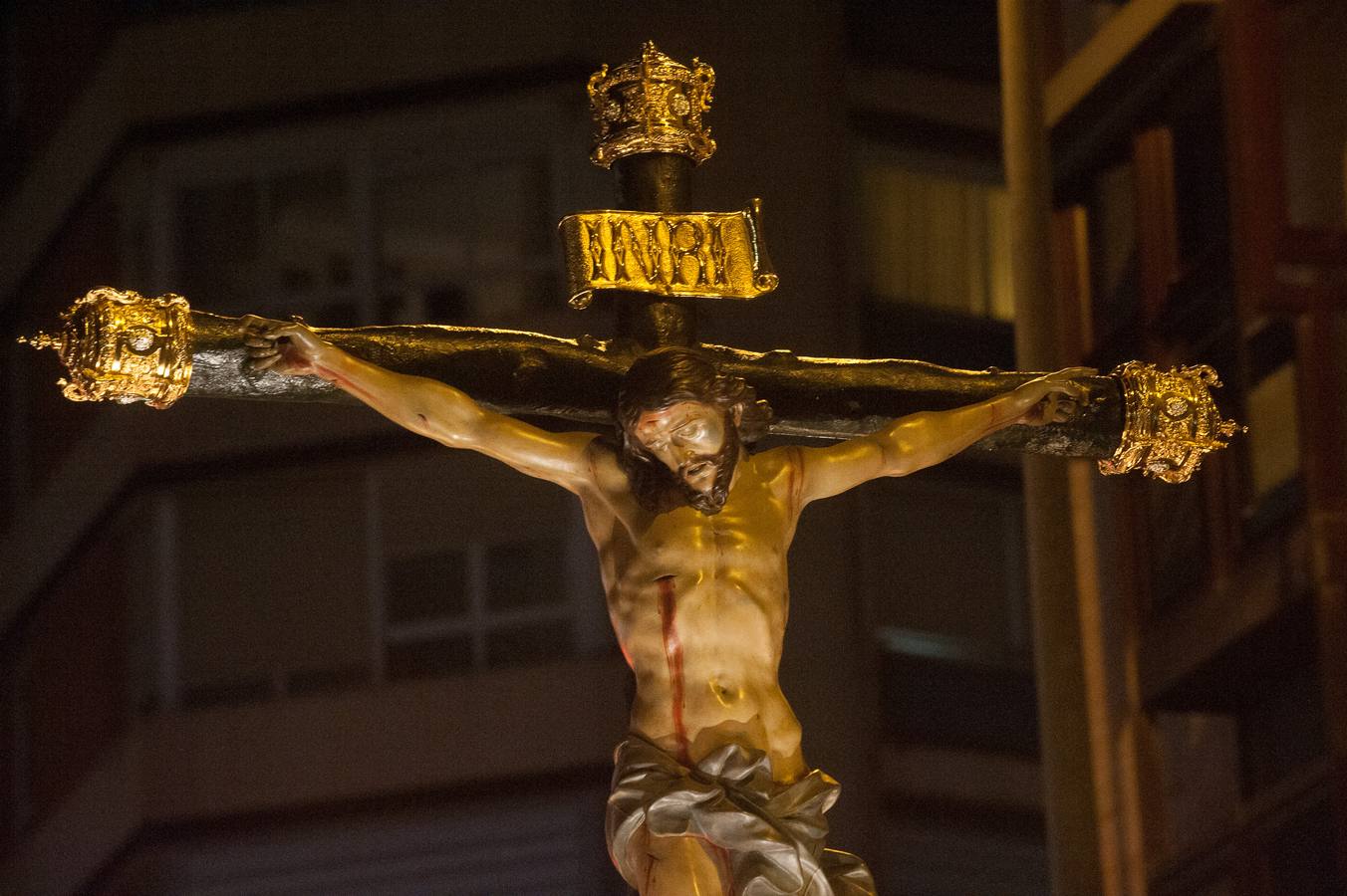 El paso de La Flagelación celebró su 25 aniversario en un desfile que cuajó de espectadores las calles más nazarenas