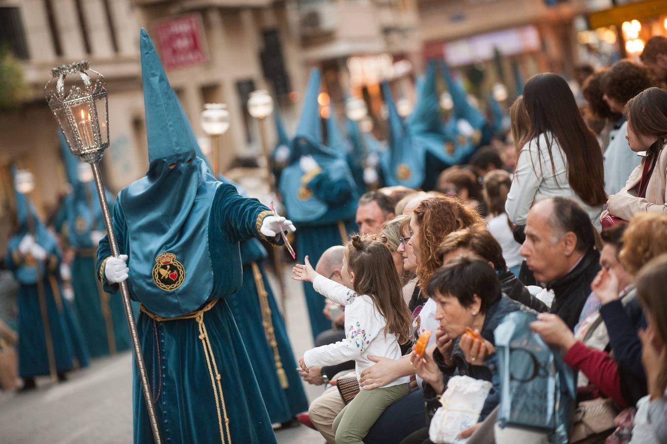 El paso de La Flagelación celebró su 25 aniversario en un desfile que cuajó de espectadores las calles más nazarenas