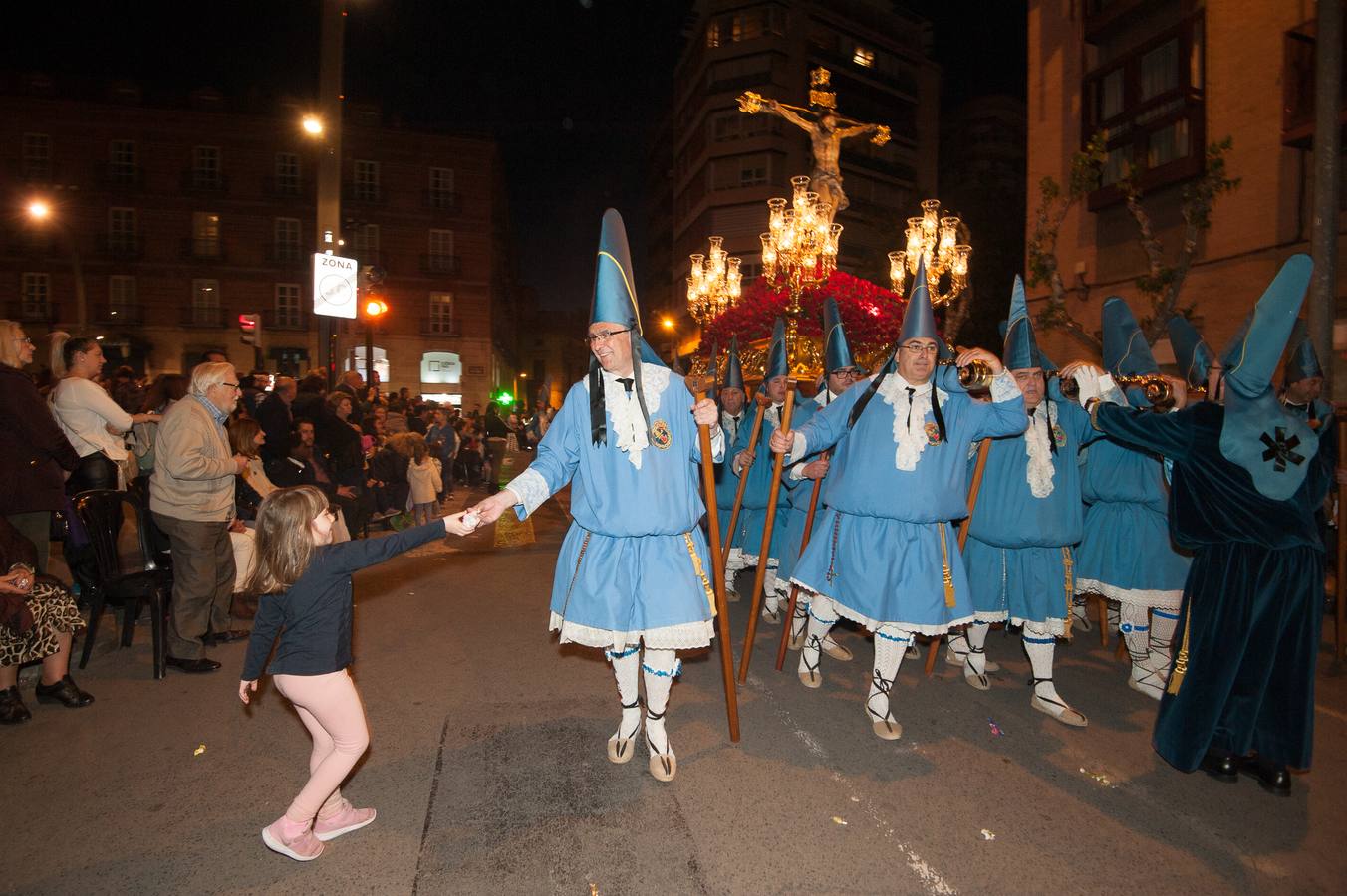 El paso de La Flagelación celebró su 25 aniversario en un desfile que cuajó de espectadores las calles más nazarenas