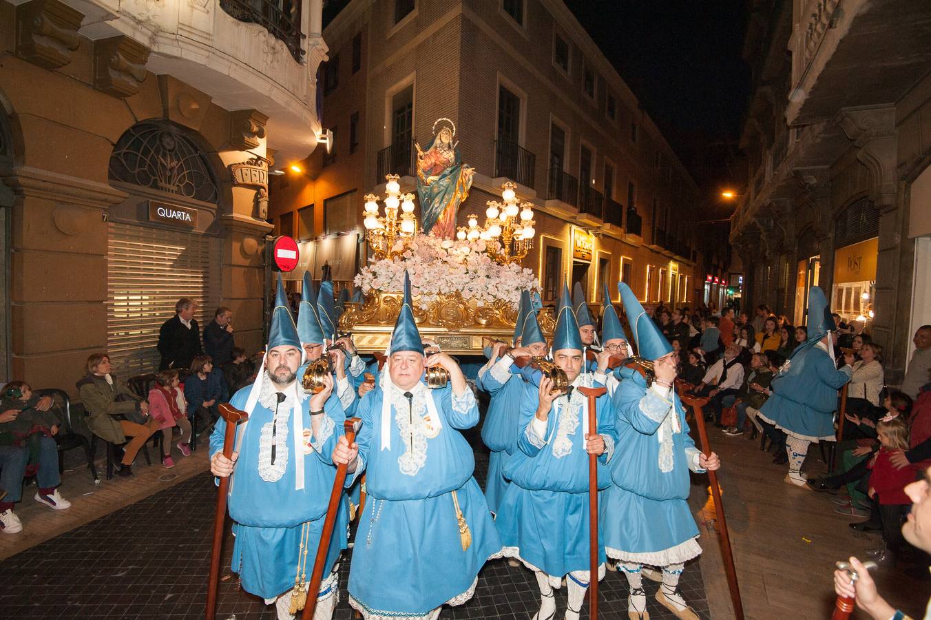 El paso de La Flagelación celebró su 25 aniversario en un desfile que cuajó de espectadores las calles más nazarenas