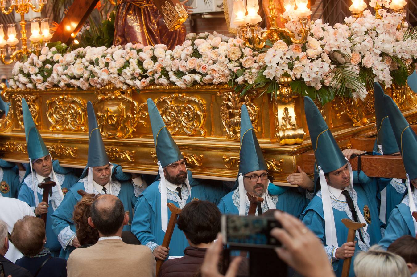 El paso de La Flagelación celebró su 25 aniversario en un desfile que cuajó de espectadores las calles más nazarenas