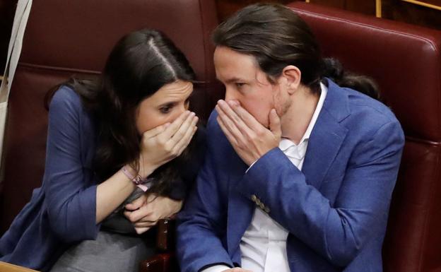 Irene Montero (i) y Pablo Iglesias. 