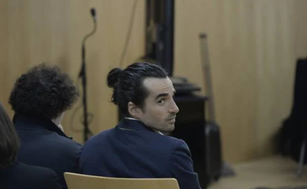 Alberto G., uno de los acusados por el caso 'SeriesYonkis', durante la primera sesión del juicio, en una imagen de archivo.