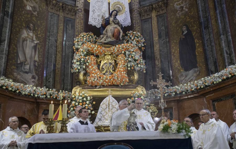 Lorca Planes pone a la Virgen como ejemplo de «mujer fuerte que rompe las barreras de la crueldad humana» para estar con su hijo