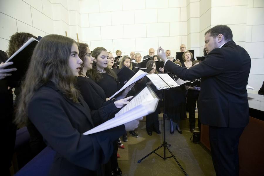 Lorca Planes pone a la Virgen como ejemplo de «mujer fuerte que rompe las barreras de la crueldad humana» para estar con su hijo