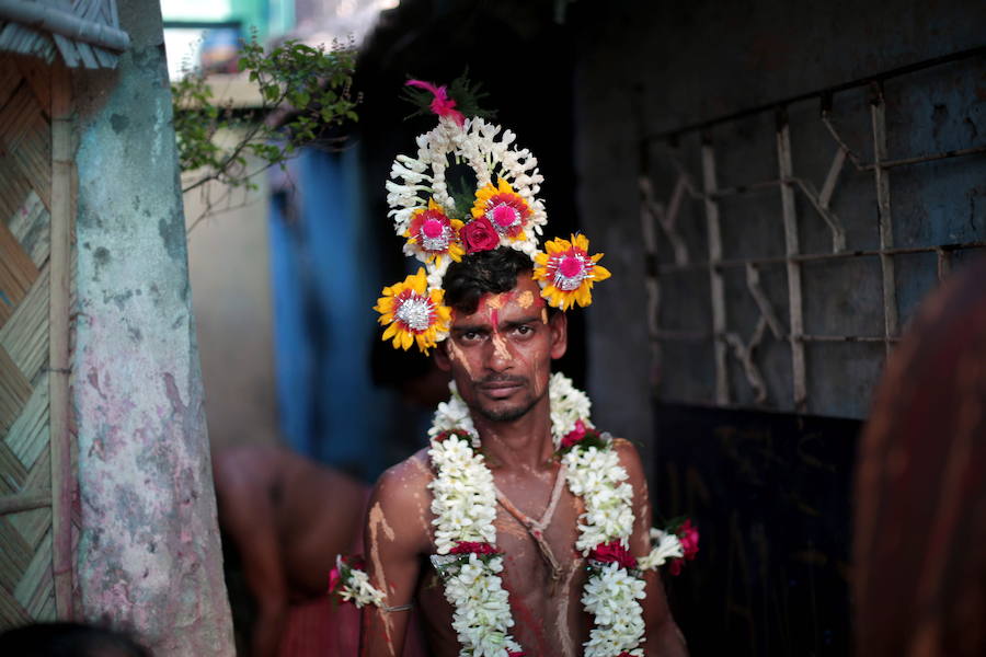 Este festival dura un mes y termina con el comienzo Del año nuevo bengalí en el mes de abril. El objetivo principal de este festival es celebrar el matrimonio del sol y la tierra.