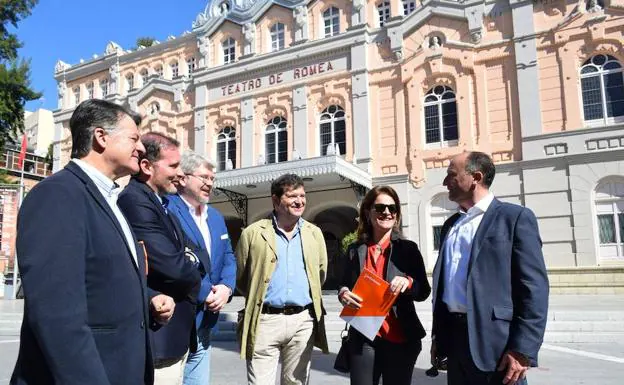 Presentación del programa cultural de Ciudadanos de la Región de Murcia en la plaza del Teatro Romea.