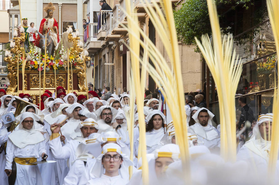 Hebreos y nazarenos californios representan la entrada de Jesús en Jerusalén