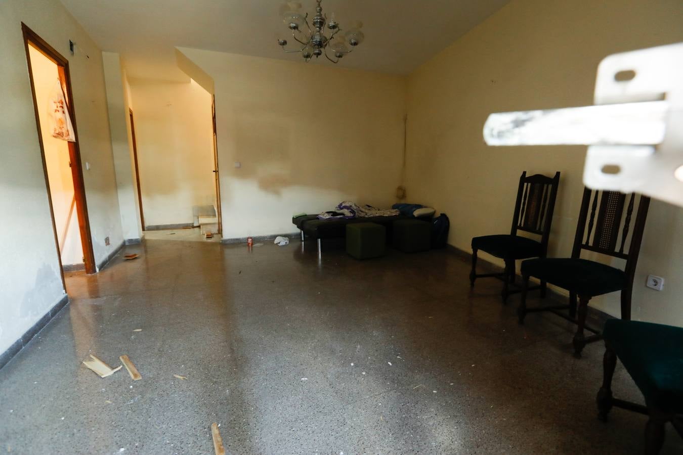 Las primeras investigaciones apuntan a un posible un ajuste de cuentas. La Guardia Civil halló en las inmediaciones de la vivienda una gran plantación de marihuana