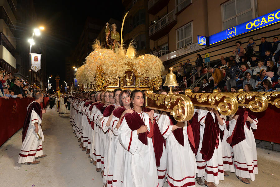 El pueblo hebreo inunda la carrera con los más de 1.000 figurantes que acompañaron a Jesús. La caballería de la reina de Saba puso en pie a los espectadore