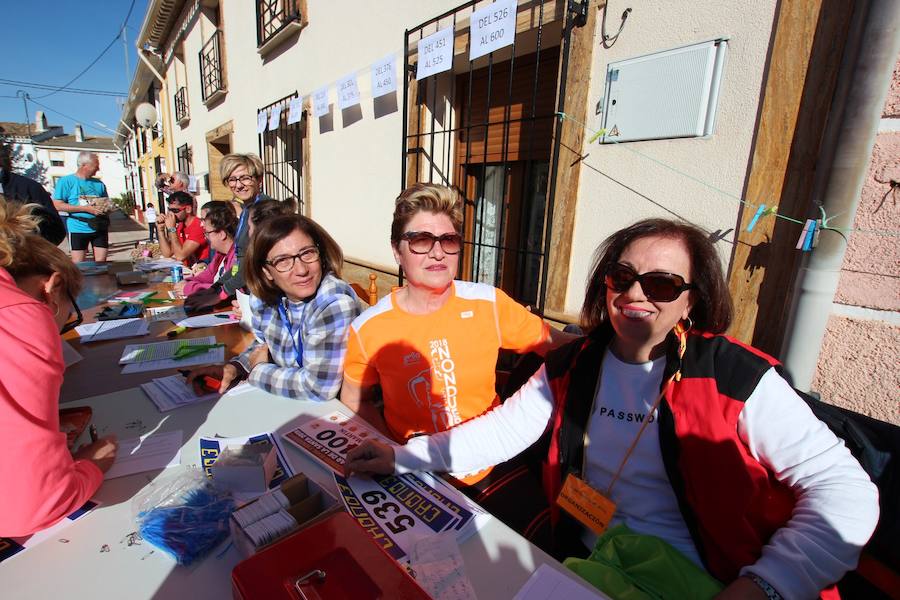 El corredor se lleva la prueba con una marca de 39:52 minutos, por los 47:36 de la atleta