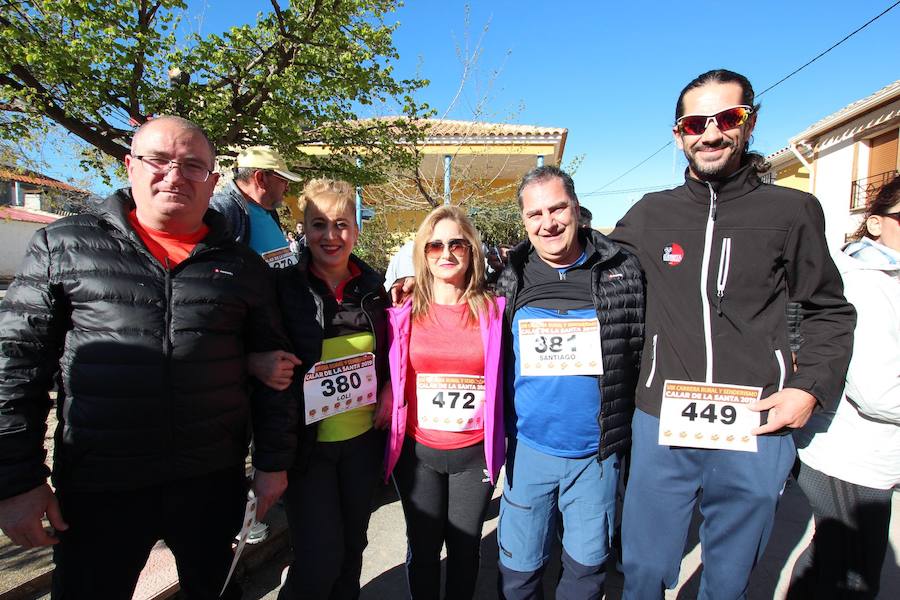 El corredor se lleva la prueba con una marca de 39:52 minutos, por los 47:36 de la atleta