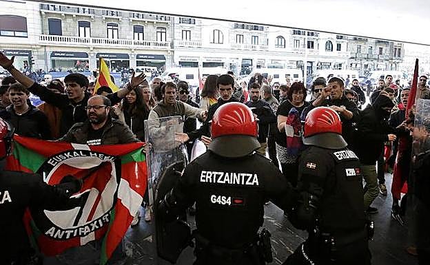 Incidentes en Bilbao por la celebración de un mitin de Vox.