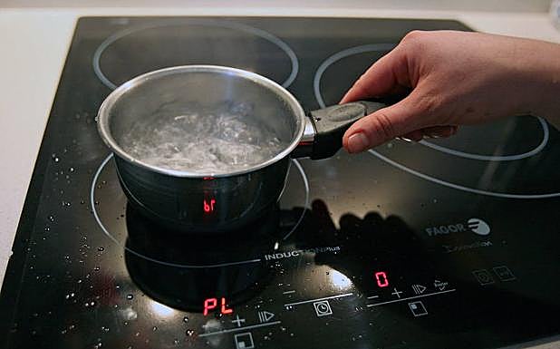 La tarifa regulada de luz gana adeptos por vez primera en una década tras el estirón de precios