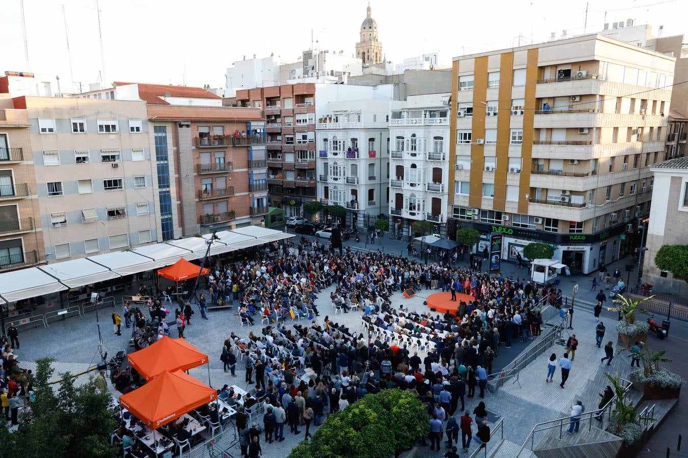 El candidato de Ciudadanos a la presidencia del Gobierno protagoniza un acto en la plaza de Europa, acompañado de Miguel Garaulet, Isabel Franco y Edmundo Bal