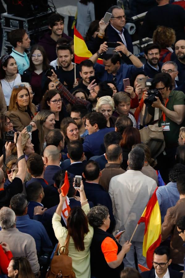 El candidato de Ciudadanos a la presidencia del Gobierno protagoniza un acto en la plaza de Europa, acompañado de Miguel Garaulet, Isabel Franco y Edmundo Bal