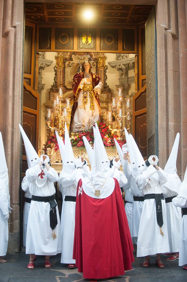 El Cristo de la Salud y el Señor del Rescate inundan de fervor el itinerario más nazareno.