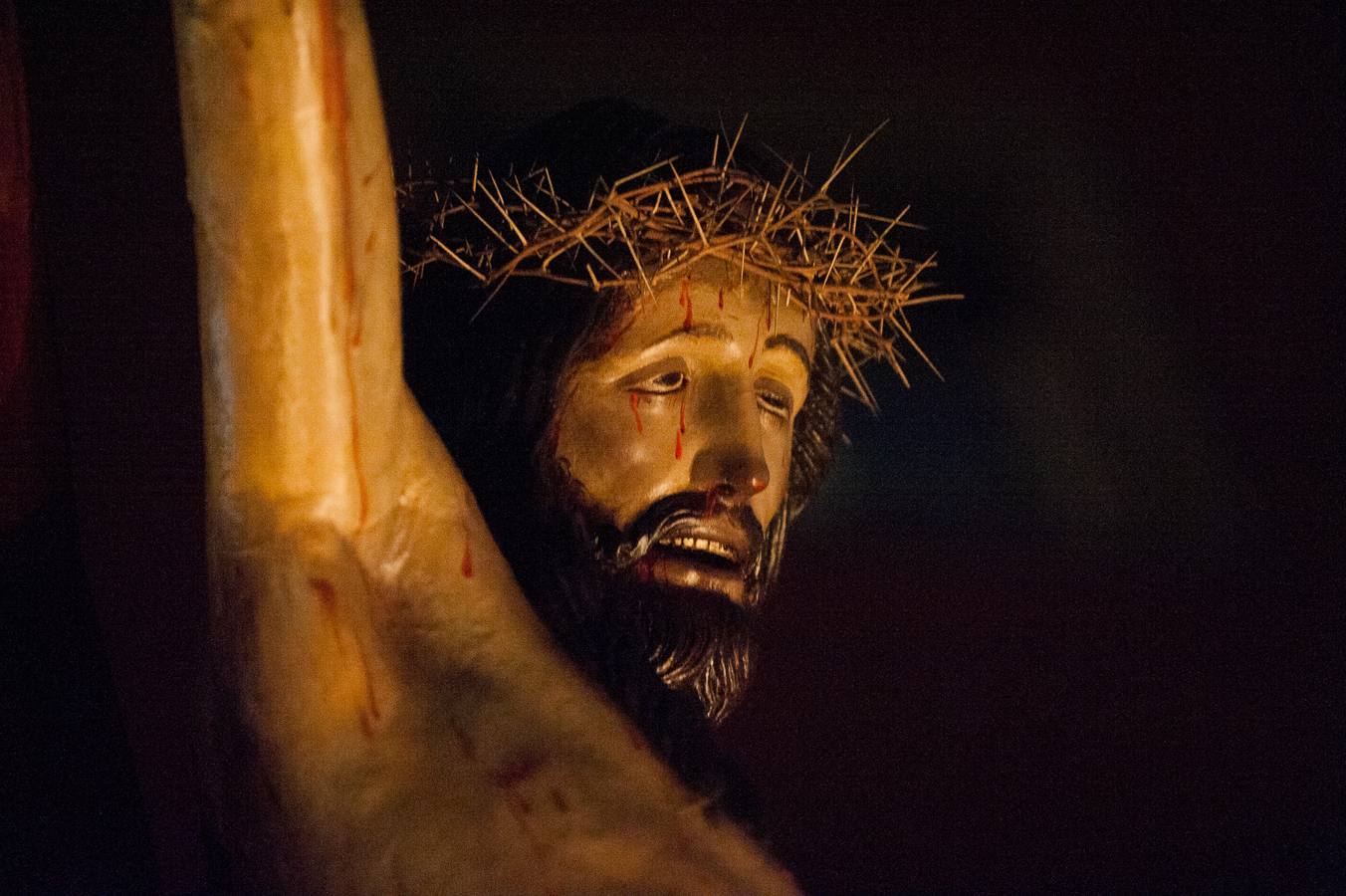 El Cristo de la Salud y el Señor del Rescate inundan de fervor el itinerario más nazareno.