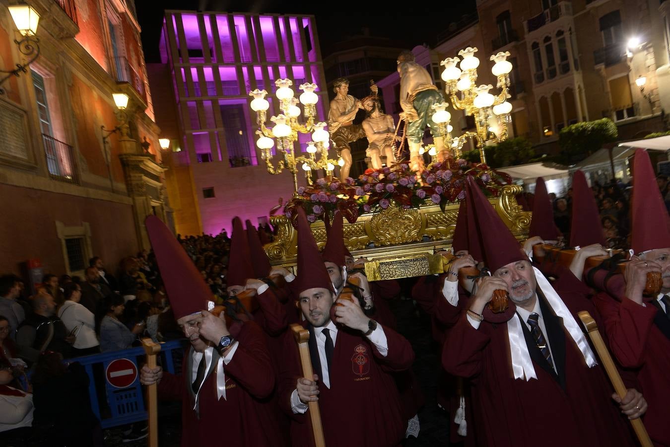 La cofradía más castiza llena desde San Antolín de fervor y devoción la ciudad