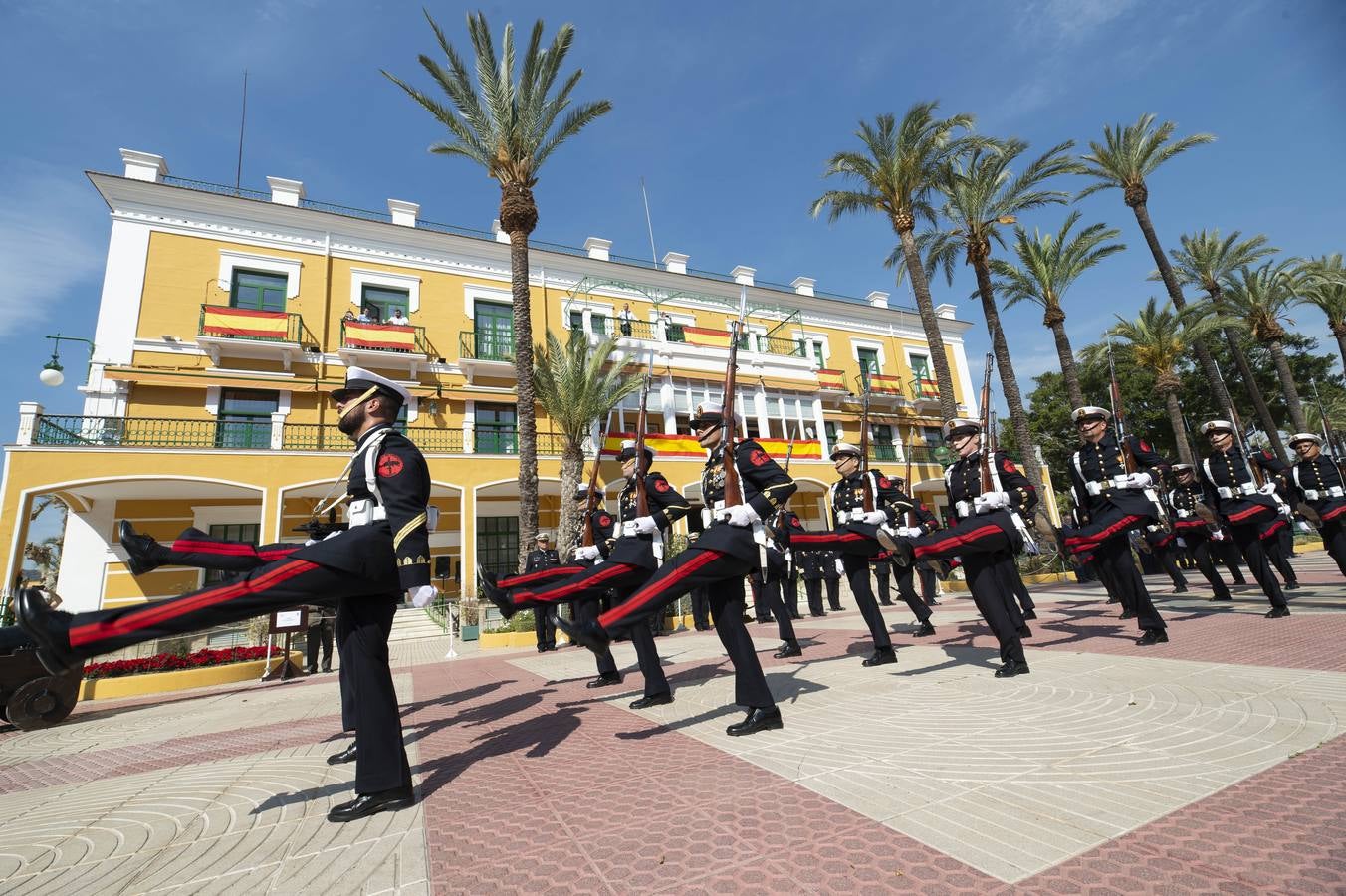 El Tercio de Levante constituye su escolta con soldados voluntarios que creen un privilegio acompañar a San Pedro y a la Virgen de la Soledad en la Semana Santa de Cartagena