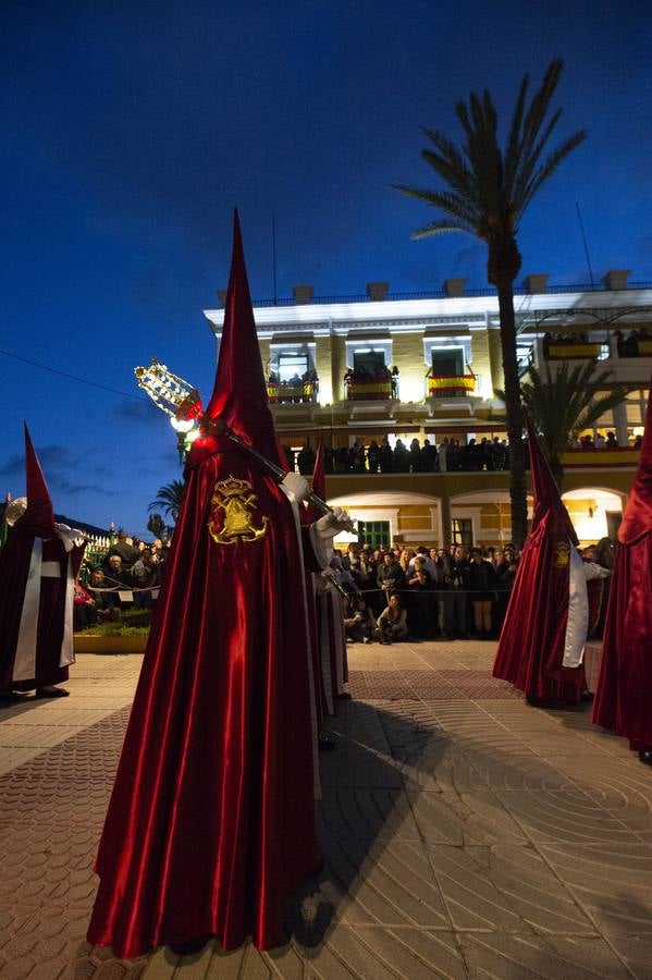 Los traslados de Juan, Pedro y Santiago entusiasman en el ocaso del Martes Santo