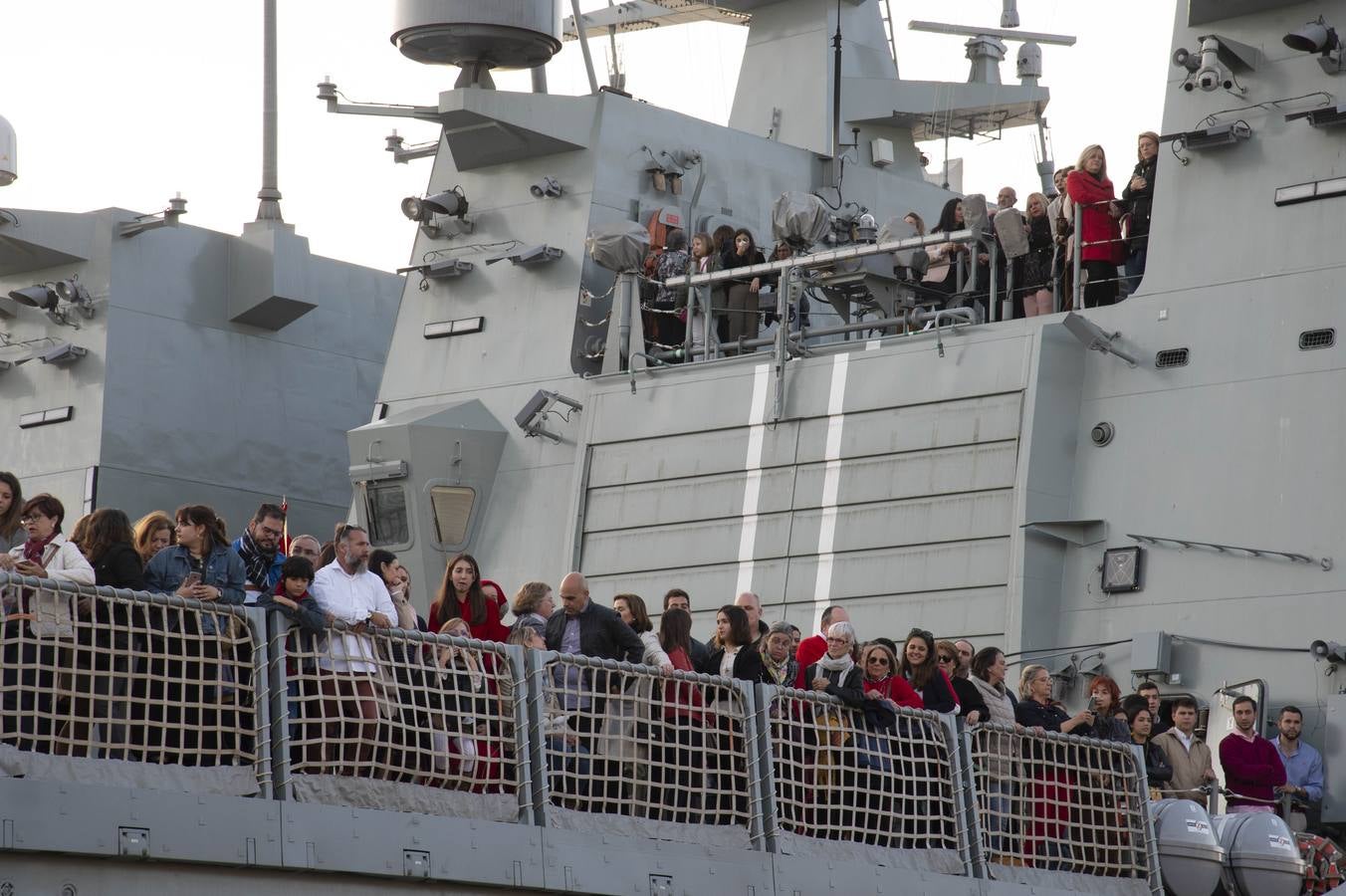 Los traslados de Juan, Pedro y Santiago entusiasman en el ocaso del Martes Santo