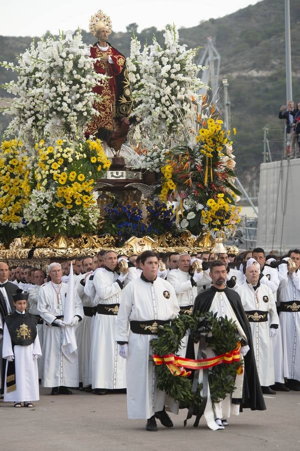 Los traslados de Juan, Pedro y Santiago entusiasman en el ocaso del Martes Santo