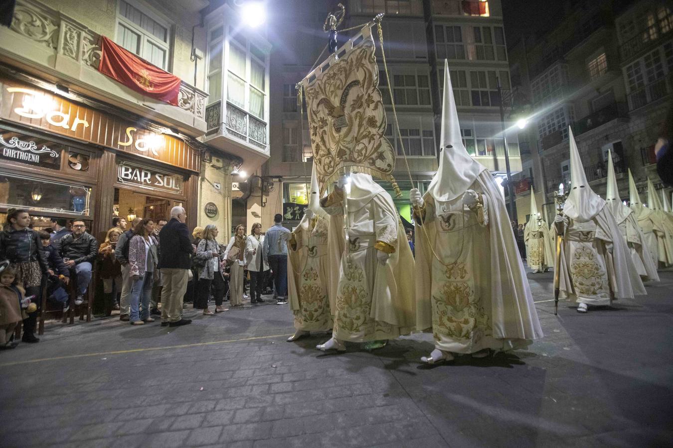 Los traslados de Juan, Pedro y Santiago entusiasman en el ocaso del Martes Santo