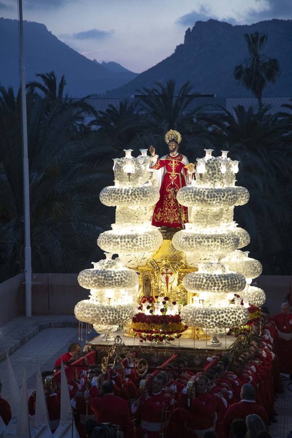 Los traslados de Juan, Pedro y Santiago entusiasman en el ocaso del Martes Santo