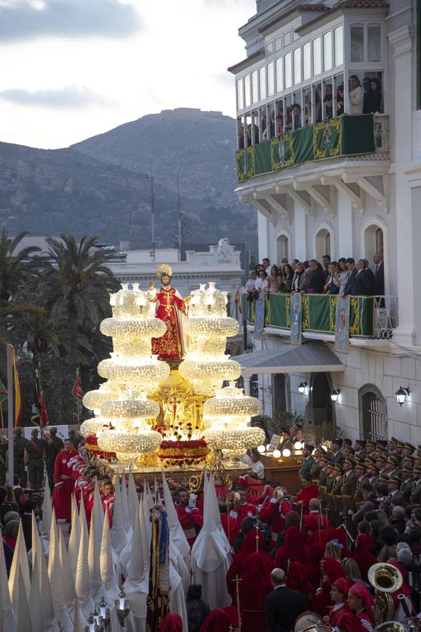 Los traslados de Juan, Pedro y Santiago entusiasman en el ocaso del Martes Santo