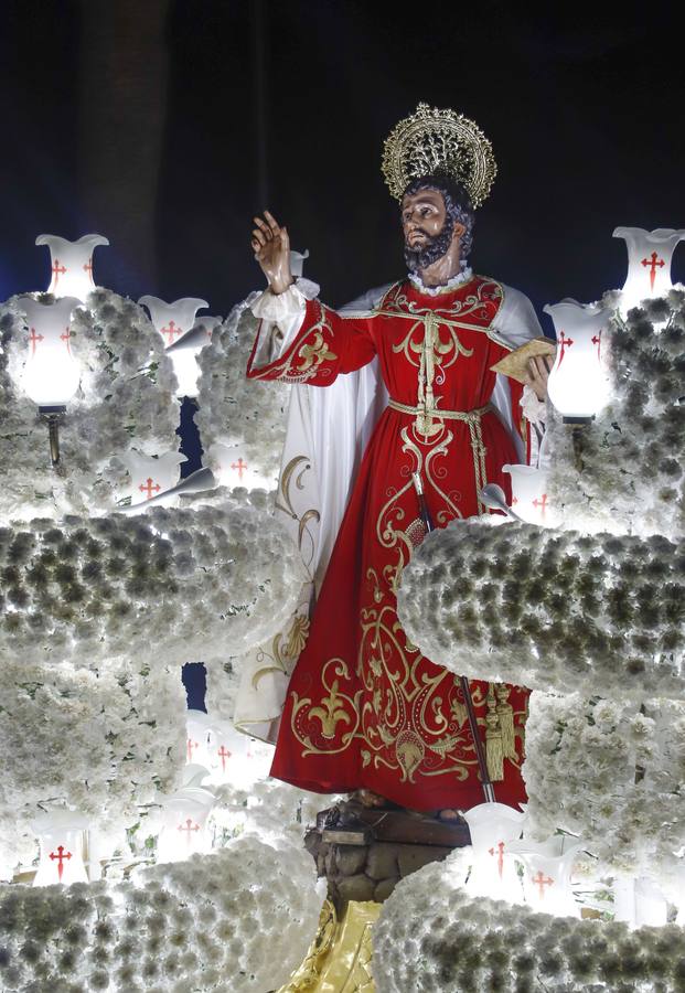 Los traslados de Juan, Pedro y Santiago entusiasman en el ocaso del Martes Santo