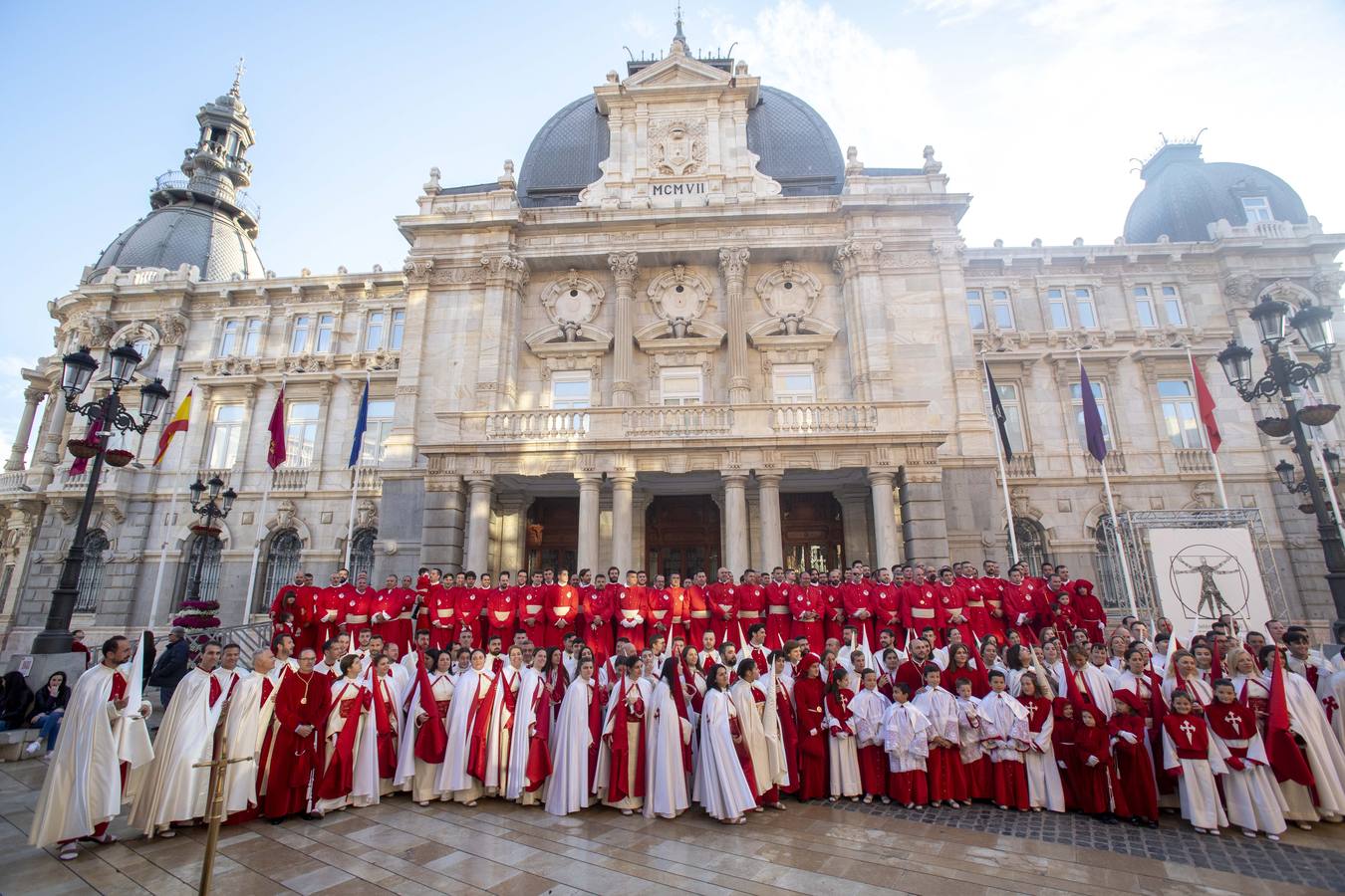 Los traslados de Juan, Pedro y Santiago entusiasman en el ocaso del Martes Santo