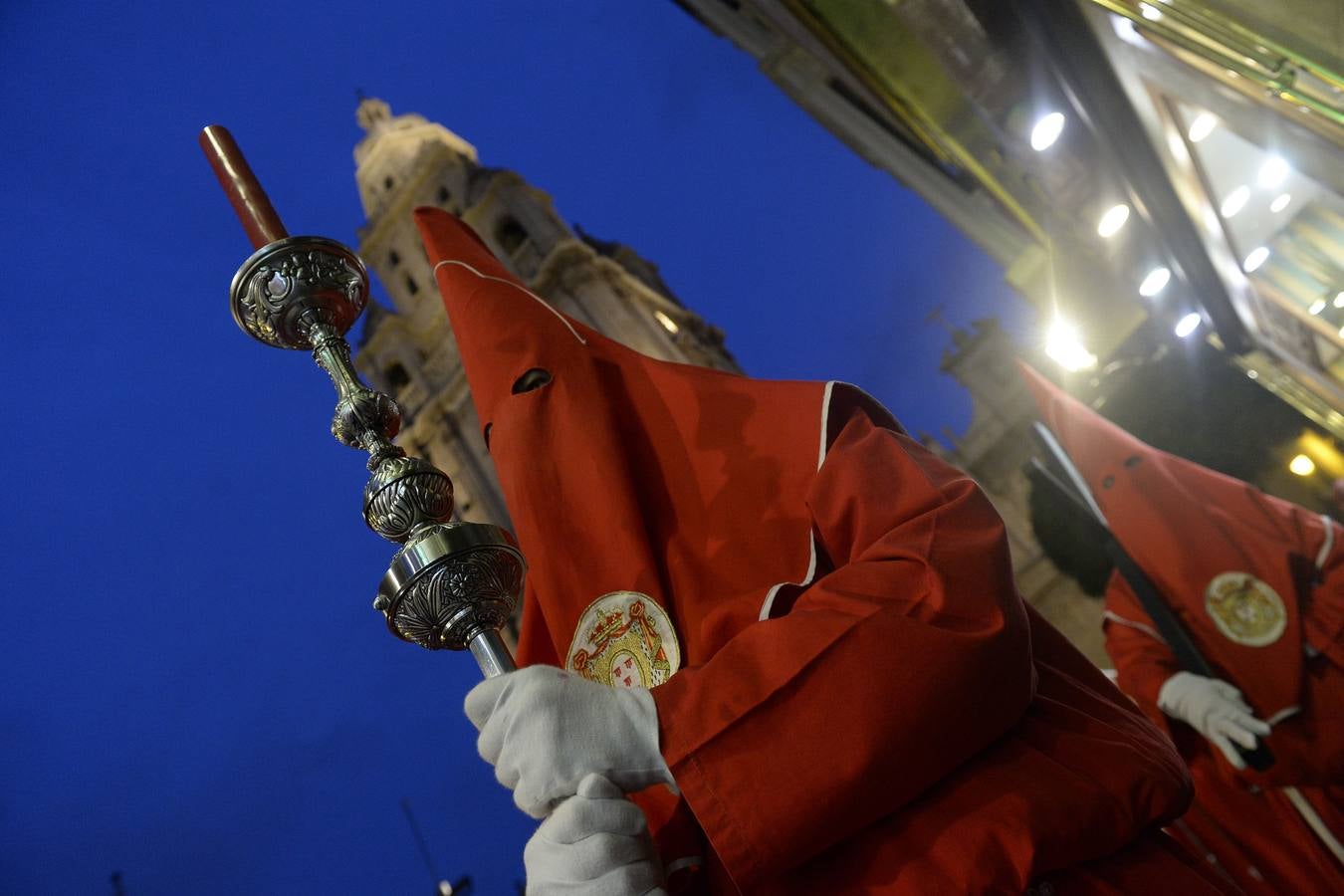 Miles de penitentes, estantes y mayordomos se sumaron a otros tantos murcianos que un año más colmaron la carrera