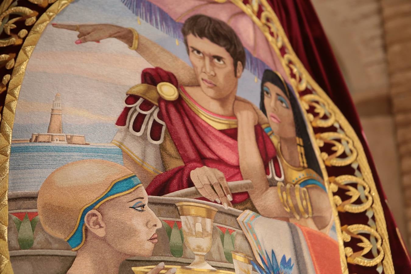 La cofradía lorquina enriquece su procesión romana con estas piezas a las que se ha dedicado un año entero.