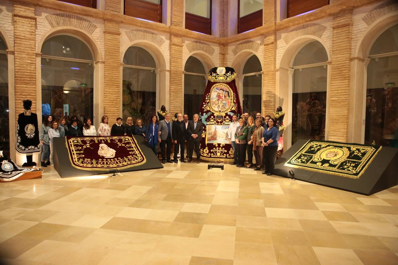 La cofradía lorquina enriquece su procesión romana con estas piezas a las que se ha dedicado un año entero.