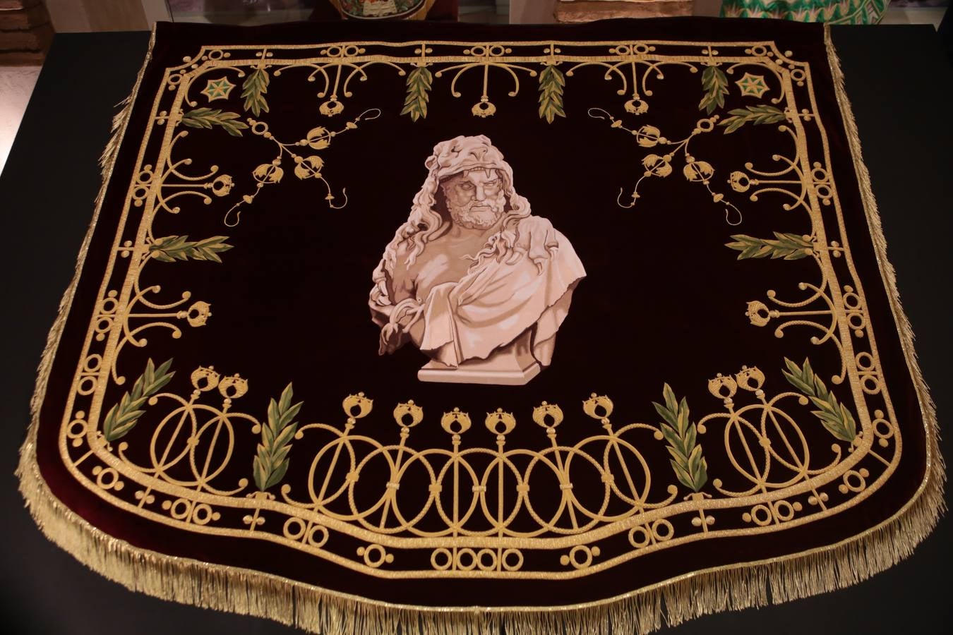 La cofradía lorquina enriquece su procesión romana con estas piezas a las que se ha dedicado un año entero.