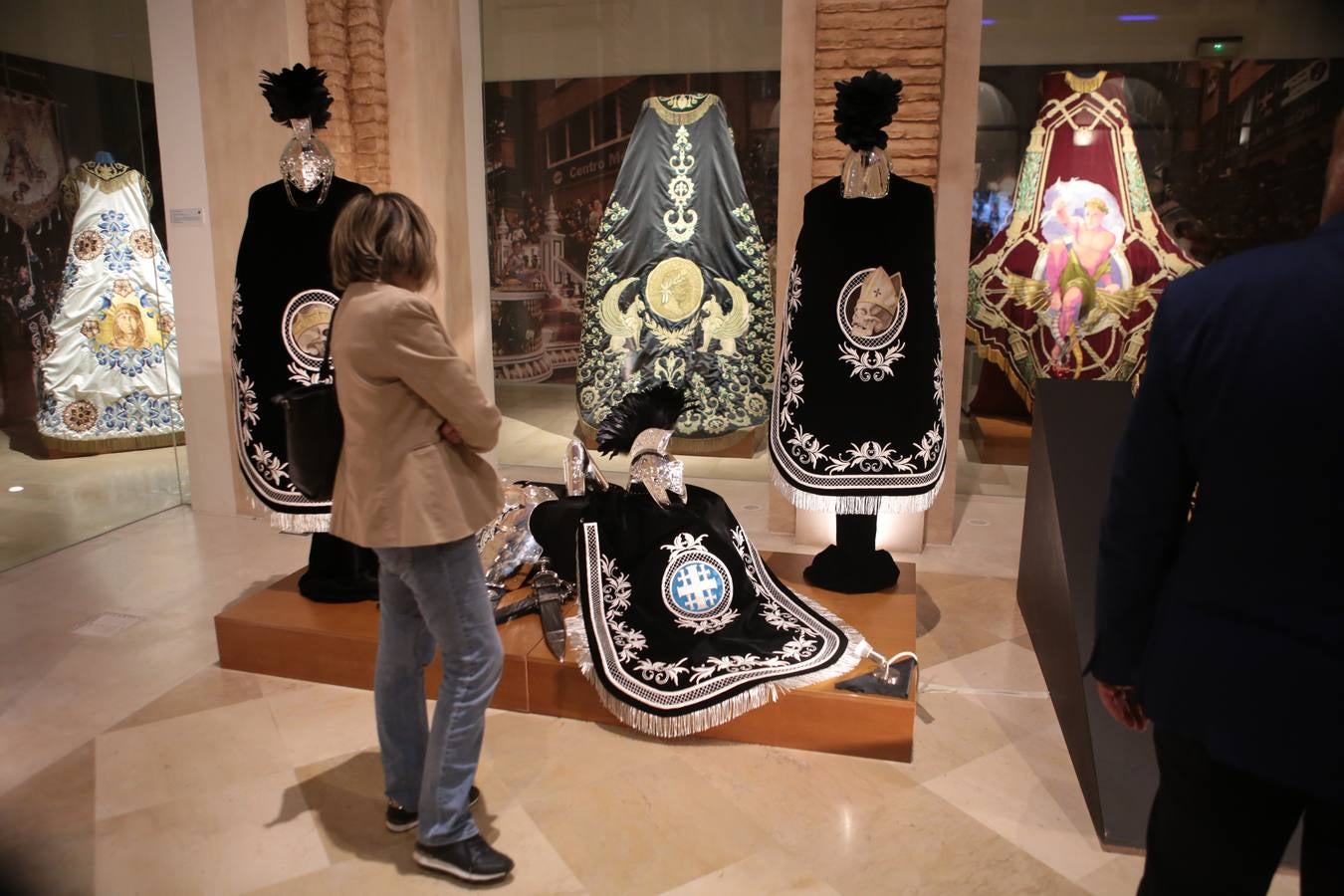 La cofradía lorquina enriquece su procesión romana con estas piezas a las que se ha dedicado un año entero.