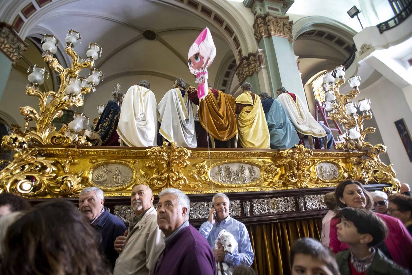 Procesionistas, vecinos y turistas llenan bares y restaurantes del casco antiguo de Cartagena al mediodía, y desde media tarde hasta entrada la madrugada