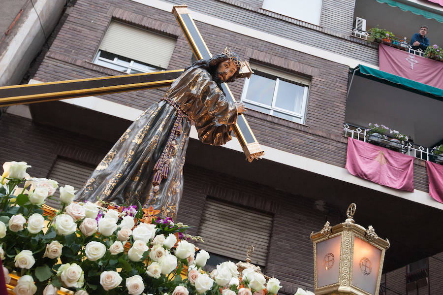 Tras la suspensión de la procesión los fieles pudieron asistir a un encuentro de los pasos realizado en la Plaza de San Antolín