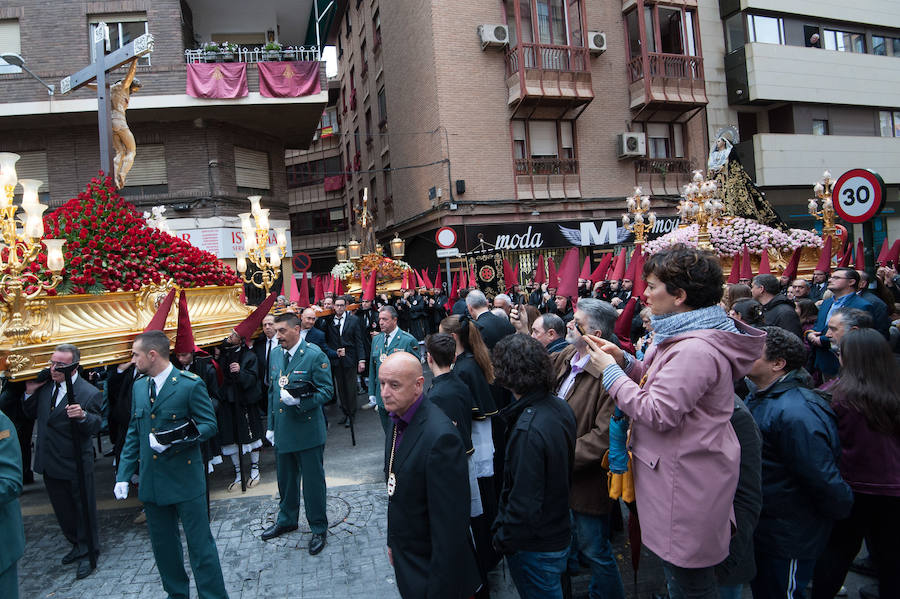 Tras la suspensión de la procesión los fieles pudieron asistir a un encuentro de los pasos realizado en la Plaza de San Antolín