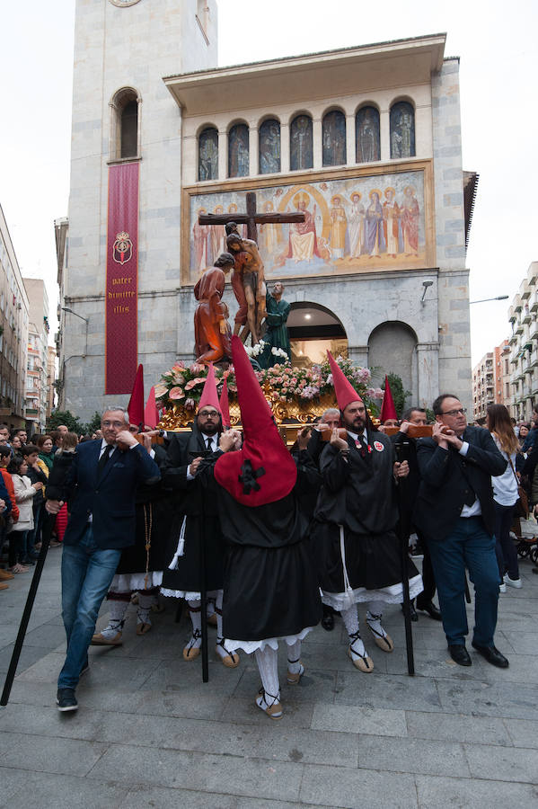 Tras la suspensión de la procesión los fieles pudieron asistir a un encuentro de los pasos realizado en la Plaza de San Antolín