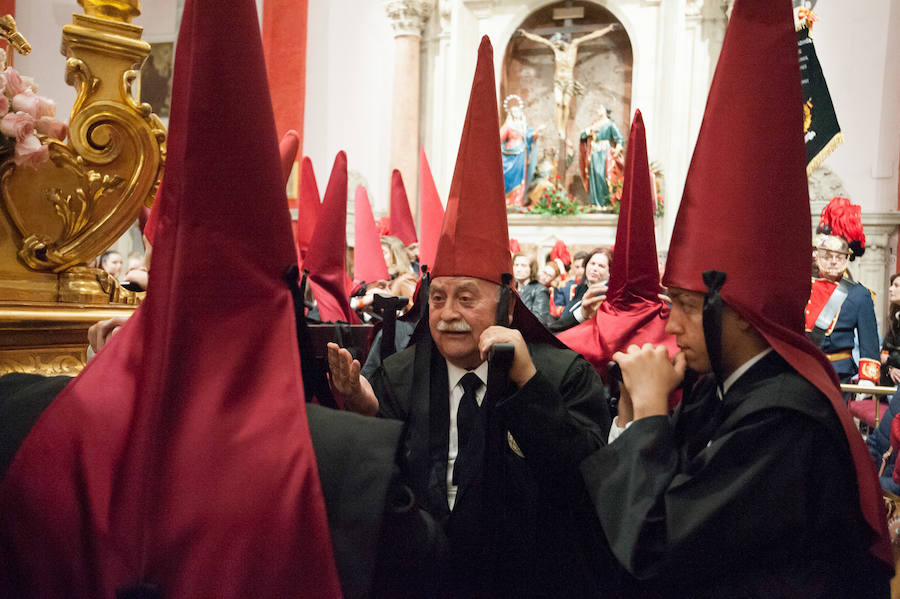 Tras la suspensión de la procesión los fieles pudieron asistir a un encuentro de los pasos realizado en la Plaza de San Antolín